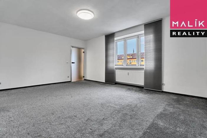 Prodej atypického bytu, Ostrov, Hlavní třída, 141 m2