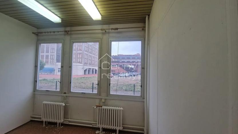 Pronájem kanceláře, Pardubice, Mezi Mosty, 65 m2