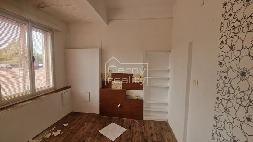 Pronájem kanceláře, Pardubice, Mezi Mosty, 65 m2