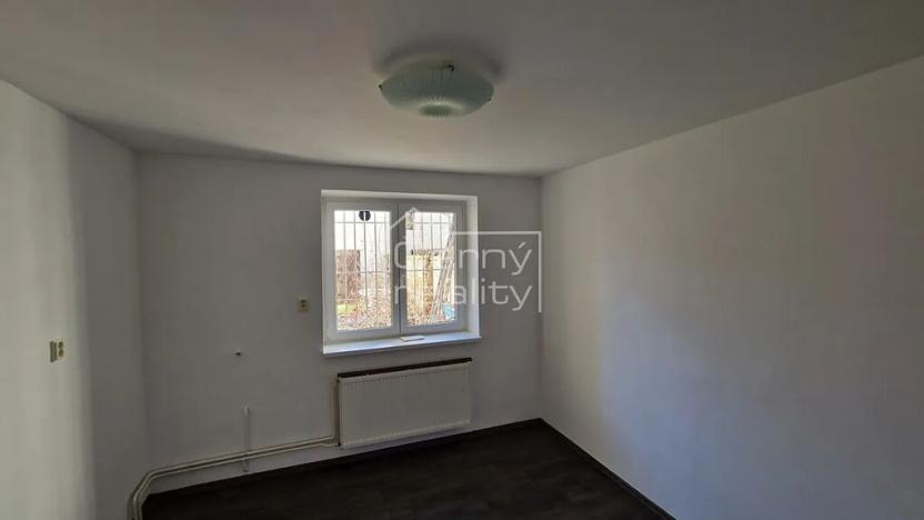 Pronájem kanceláře, Pardubice, Jana Palacha, 14 m2