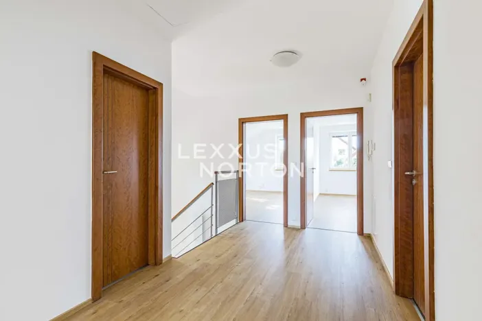 Pronájem rodinného domu, Statenice, Keltská, 280 m2