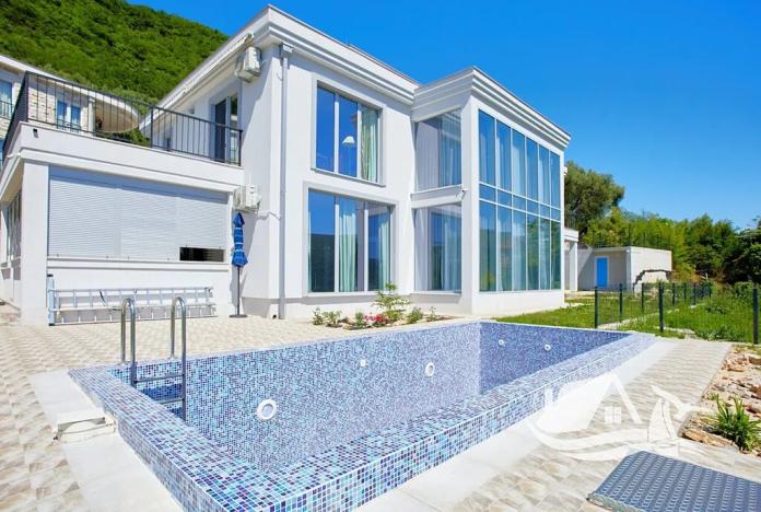 Prodej vily, Kumbor, Černá Hora, 320 m2