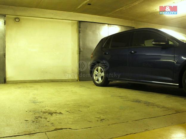 Pronájem garážového stání, Praha - Holešovice, Tusarova, 10 m2