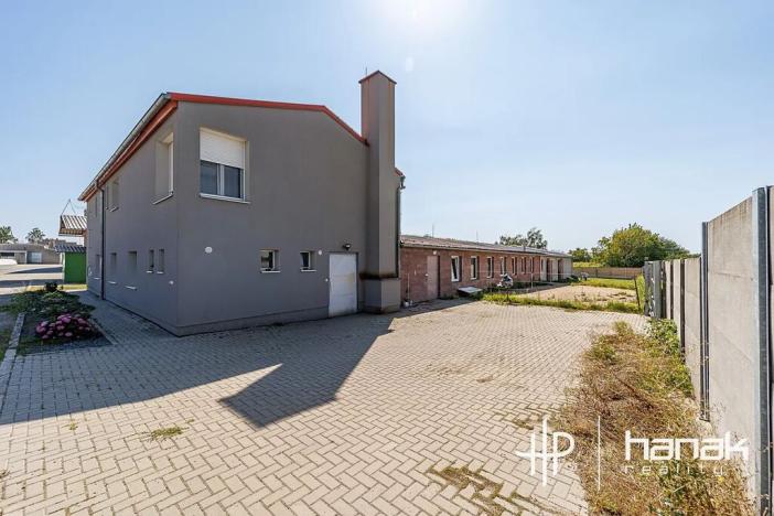 Prodej výrobních prostor, Dolany, 900 m2