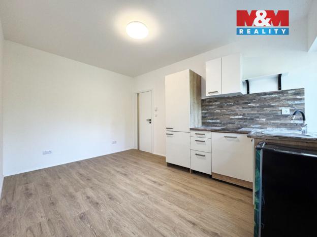 Prodej bytu 1+kk, Ostrov, Sukova, 23 m2