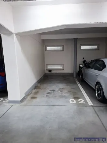 Pronájem garážového stání, Hradec Králové, Rybova, 18 m2