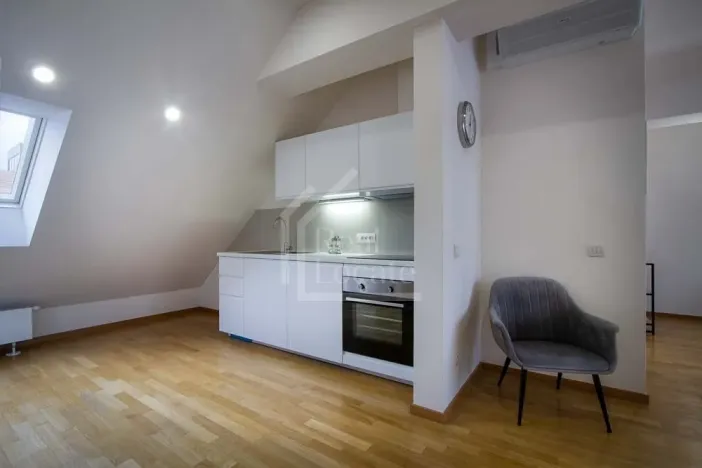 Pronájem bytu 2+kk, Praha - Karlín, Sokolovská, 78 m2