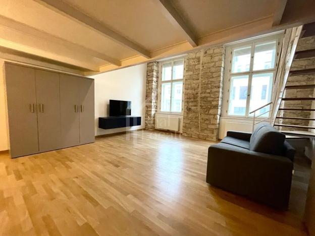 Pronájem bytu 1+kk, Praha - Karlín, Sokolovská, 97 m2