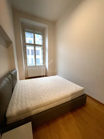 Pronájem bytu 2+1, Praha - Karlín, Sokolovská, 75 m2