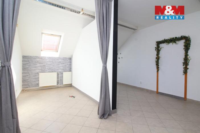 Pronájem obchodního prostoru, Chlumec nad Cidlinou - Chlumec nad Cidlinou IV, Kozelkova, 24 m2