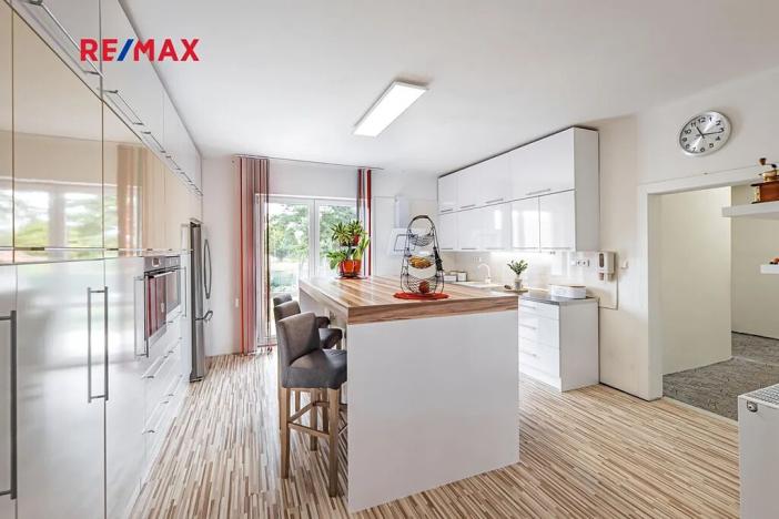 Prodej rodinného domu, České Velenice, Komenského, 247 m2