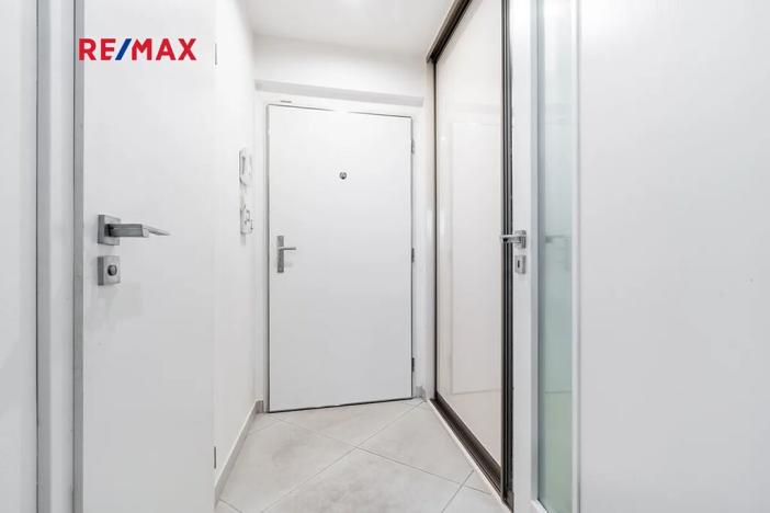 Pronájem bytu 1+kk, Praha - Žižkov, Olšanská, 37 m2