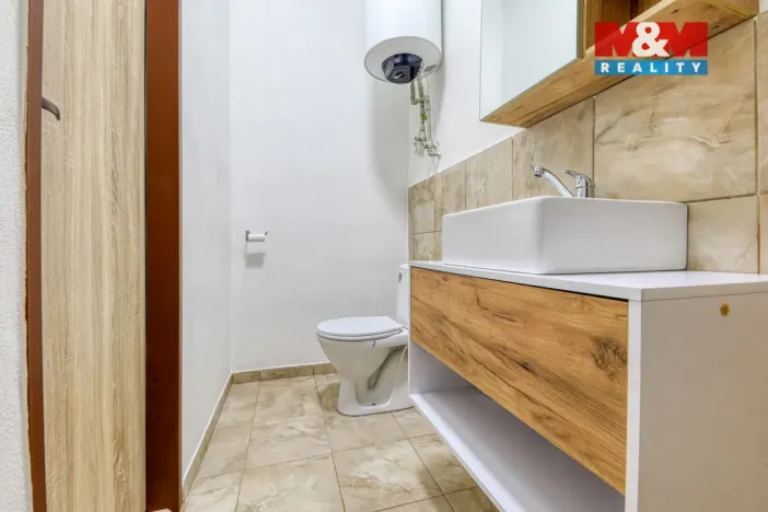 Prodej výrobních prostor, Černošín, 1100 m2