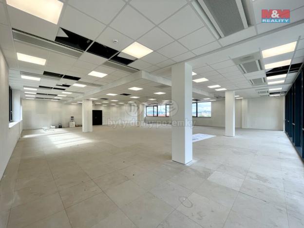 Pronájem obchodního prostoru, Brno - Lesná, Okružní, 275 m2