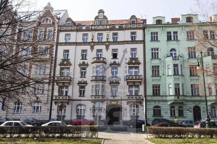 Pronájem garážového stání, Praha - Smíchov, Janáčkovo nábřeží, 15 m2