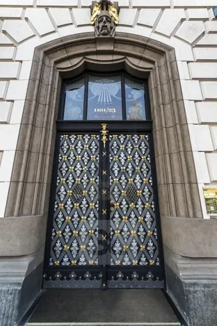 Pronájem garážového stání, Praha - Smíchov, Janáčkovo nábřeží, 15 m2