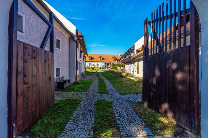 Prodej ubytování, Sedlec - Malé Chrášťany, 1420 m2