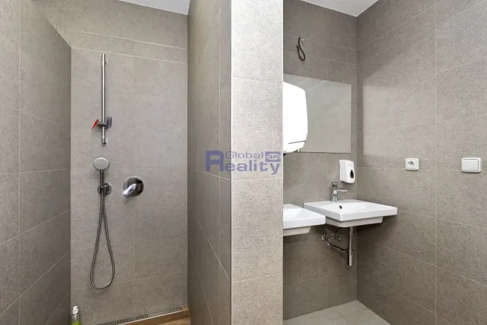 Prodej výrobních prostor, Hradec Králové, Jana Krušinky, 2133 m2