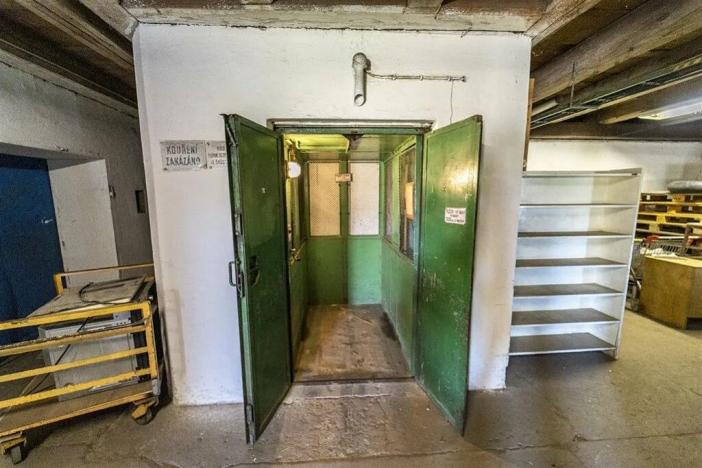 Prodej skladu, Pěčice, 3200 m2