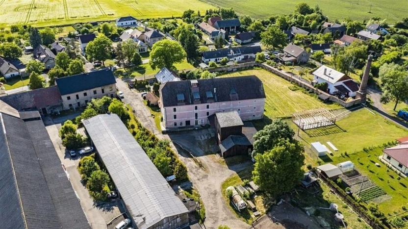 Prodej skladu, Pěčice, 3200 m2