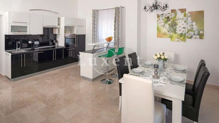 Prodej vily, Omiš, Chorvatsko, 253 m2