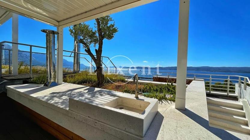 Prodej vily, Omiš, Chorvatsko, 298 m2