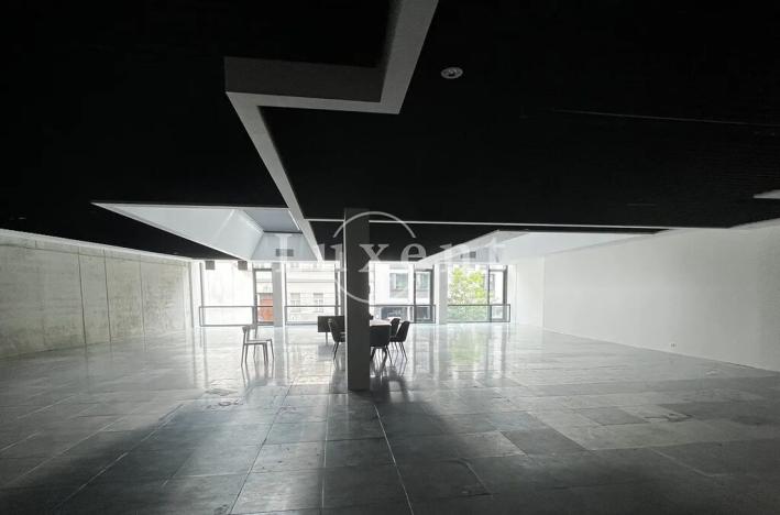 Pronájem kanceláře, Praha - Smíchov, Holečkova, 341 m2