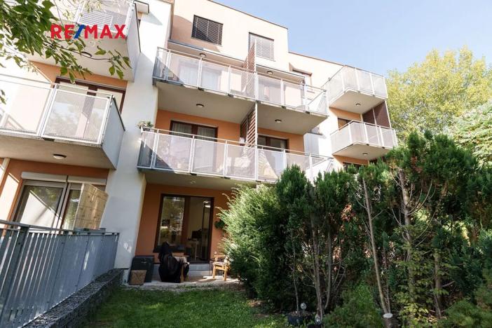 Prodej bytu 1+kk, Praha - Smíchov, Jeřabinová, 26 m2