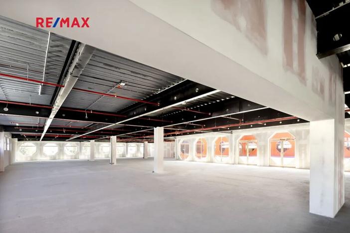 Pronájem kanceláře, Pardubice, Masarykovo náměstí, 2000 m2