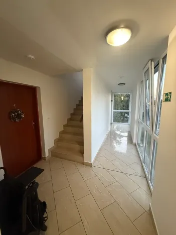 Pronájem bytu 2+kk, Praha - Prosek, Zubrnická, 45 m2