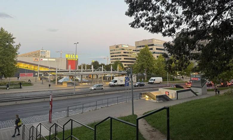 Pronájem bytu 2+kk, Praha - Prosek, Zubrnická, 45 m2