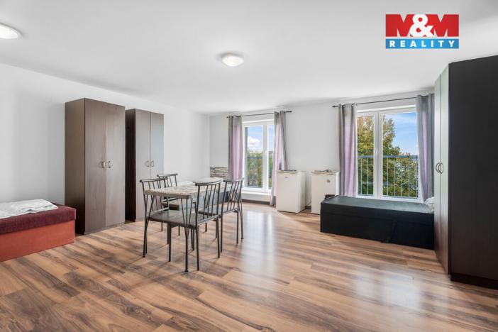 Prodej činžovního domu, Milovice, Topolová, 4261 m2