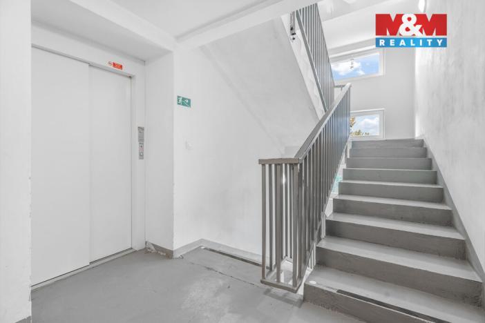 Prodej činžovního domu, Milovice, Topolová, 4261 m2