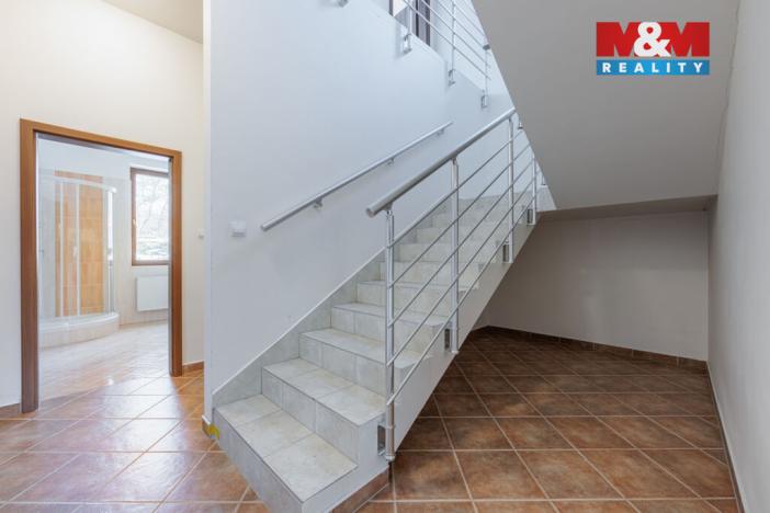 Prodej rodinného domu, Nová Role - Mezirolí, 376 m2