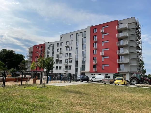 Pronájem bytu 1+kk, Pardubice, Pod Vinicí, 40 m2
