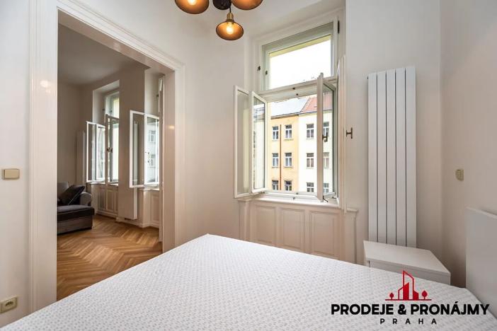 Pronájem bytu 2+1, Praha, Janáčkovo nábřeží, 56 m2