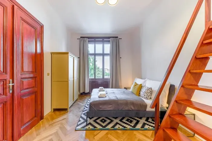 Pronájem bytu 2+1, Praha, Janáčkovo nábřeží, 72 m2