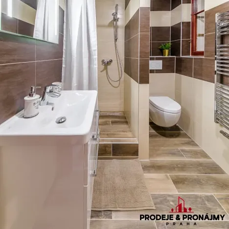 Pronájem bytu 2+1, Praha, Janáčkovo nábřeží, 72 m2