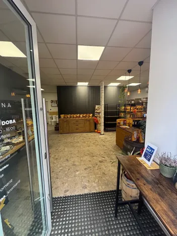 Pronájem obchodního prostoru, Hulín, nám. Míru, 141 m2