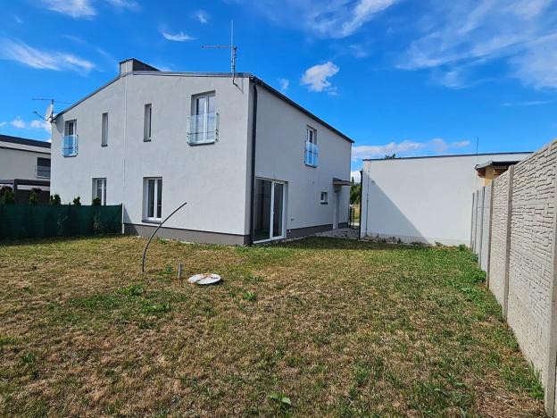 Pronájem rodinného domu, Milovice, Platanová, 137 m2