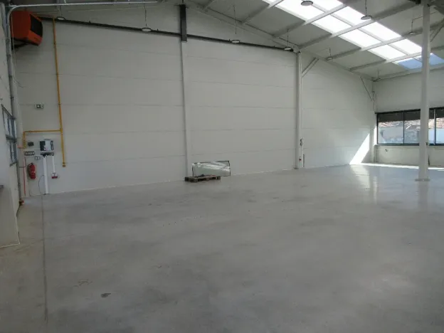 Pronájem skladu, Cvrčovice, 750 m2