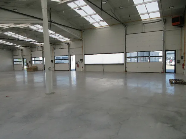 Pronájem skladu, Cvrčovice, 750 m2