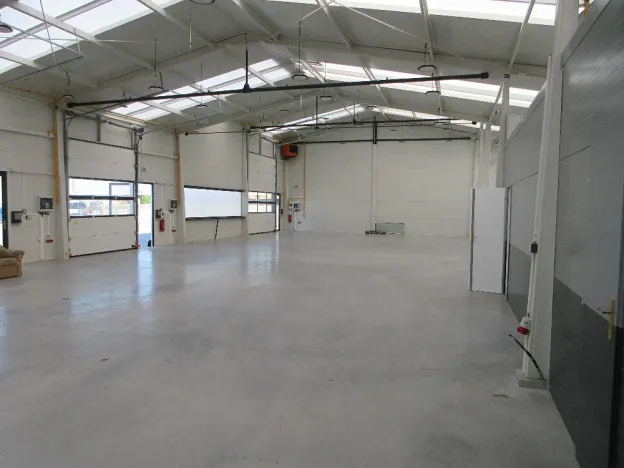 Pronájem skladu, Cvrčovice, 750 m2