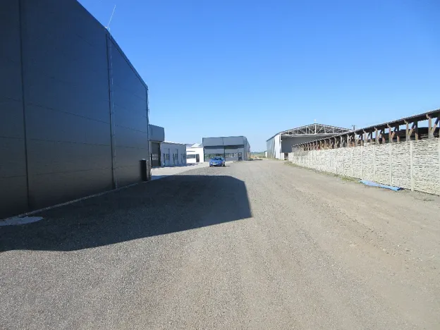 Pronájem skladu, Cvrčovice, 750 m2