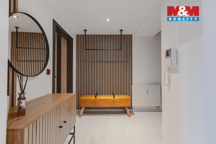 Prodej bytu 2+kk, Klatovy - Klatovy III, Husovo náměstí, 78 m2