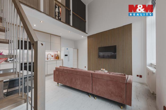 Prodej bytu 2+kk, Klatovy - Klatovy III, Husovo náměstí, 78 m2