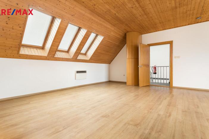 Pronájem kanceláře, Paskov, Místecká, 200 m2