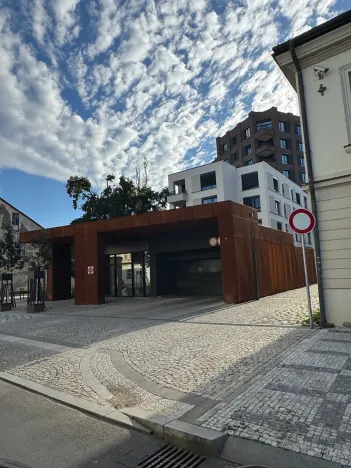 Pronájem garážového stání, Praha - Nusle, Bělehradská, 5 m2