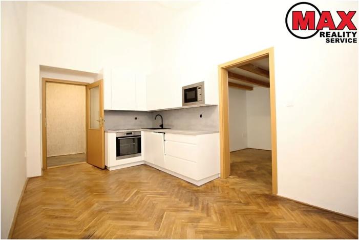 Pronájem bytu 1+1, Praha - Karlín, Kubova, 42 m2