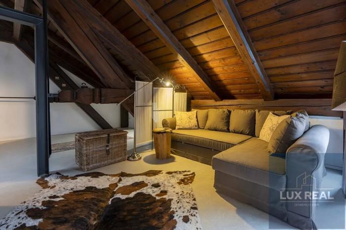 Prodej atypického bytu, Mikulov, Komenského, 164 m2